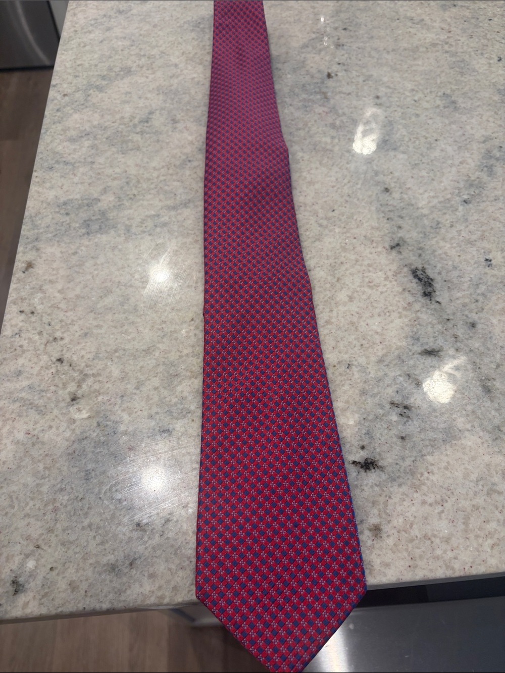Men's Red Geometric Pattern Tie - Smart Business Accessory